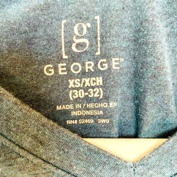 Adventure Awaits Graphic V-Neck T-Shirt By George XS/XCH (30-32) - Picture 5 of 7